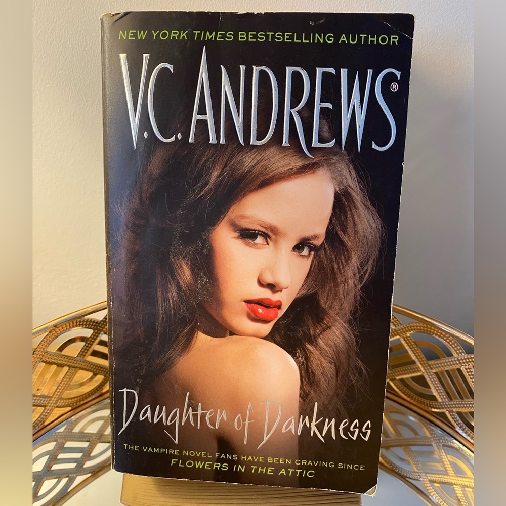 🌸3/$10🌸V.C. Andrews 'Daughter of Darkness' Book